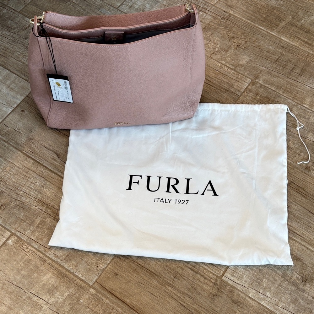 Furla Grace medium bag in a light pink. Comes with Dustbag. NWT - Picture 4 of 4